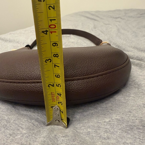 Elegant Brown Leather Shoulder Bag - Picture 8 of 8